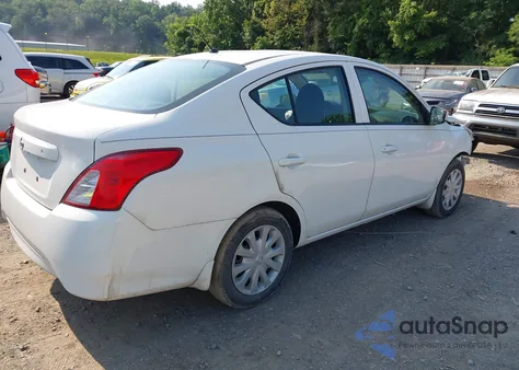 2017 Nissan Versa 1.6 S z USA, uszkodzony, nr VIN 3N1CN7AP0HL822124